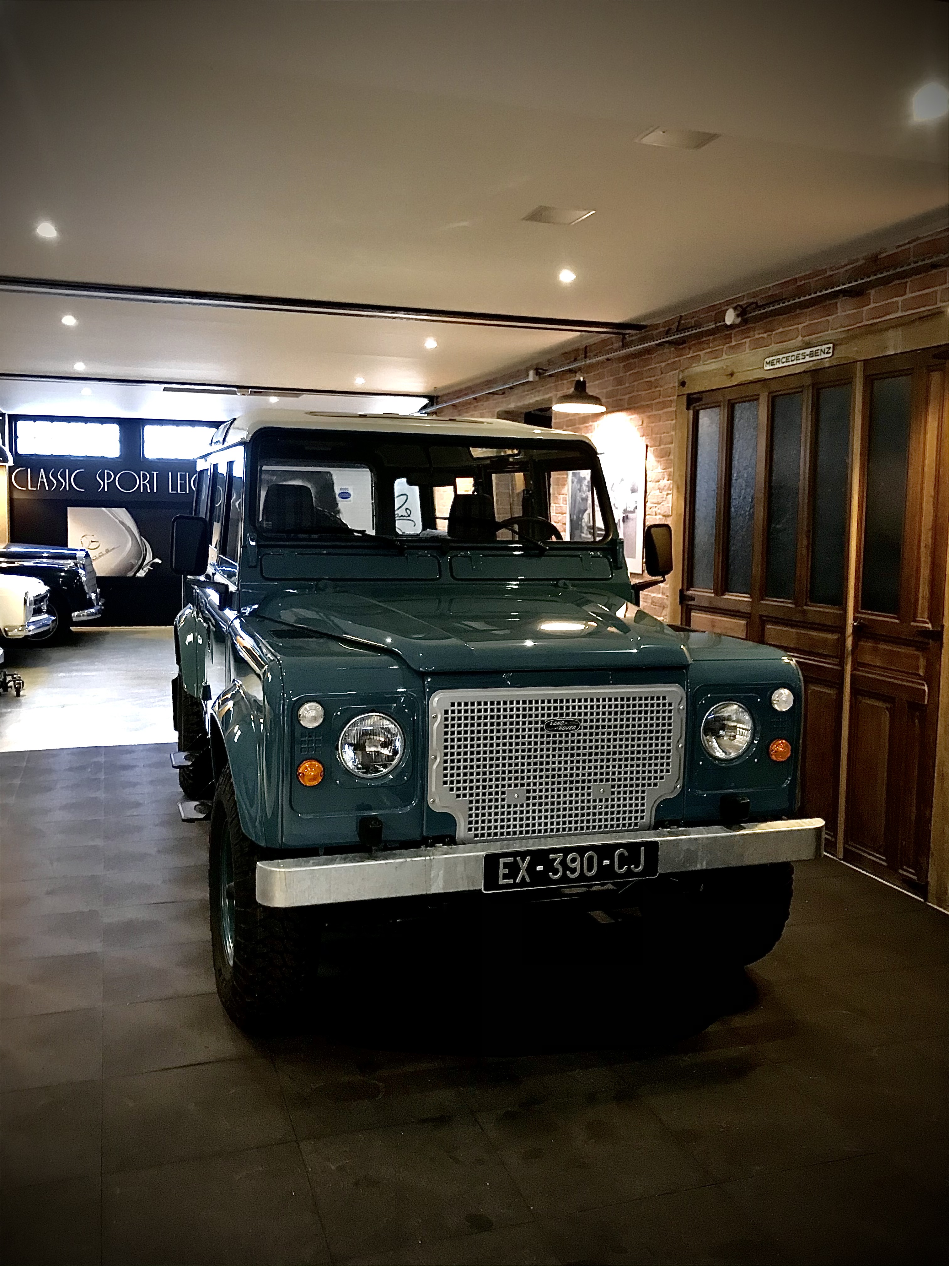 1989 Land Rover DEFENDER 110 V8 RESERVED / RÉSERVÉ | Sold